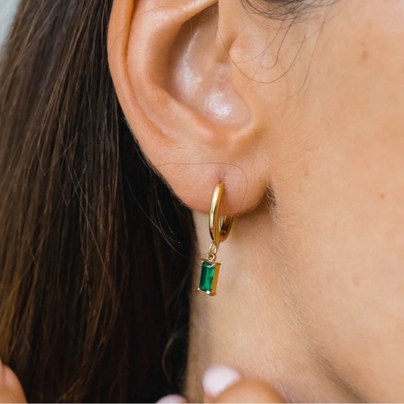 Atolea Emerald necklace and earrings - Picture 5 of 7